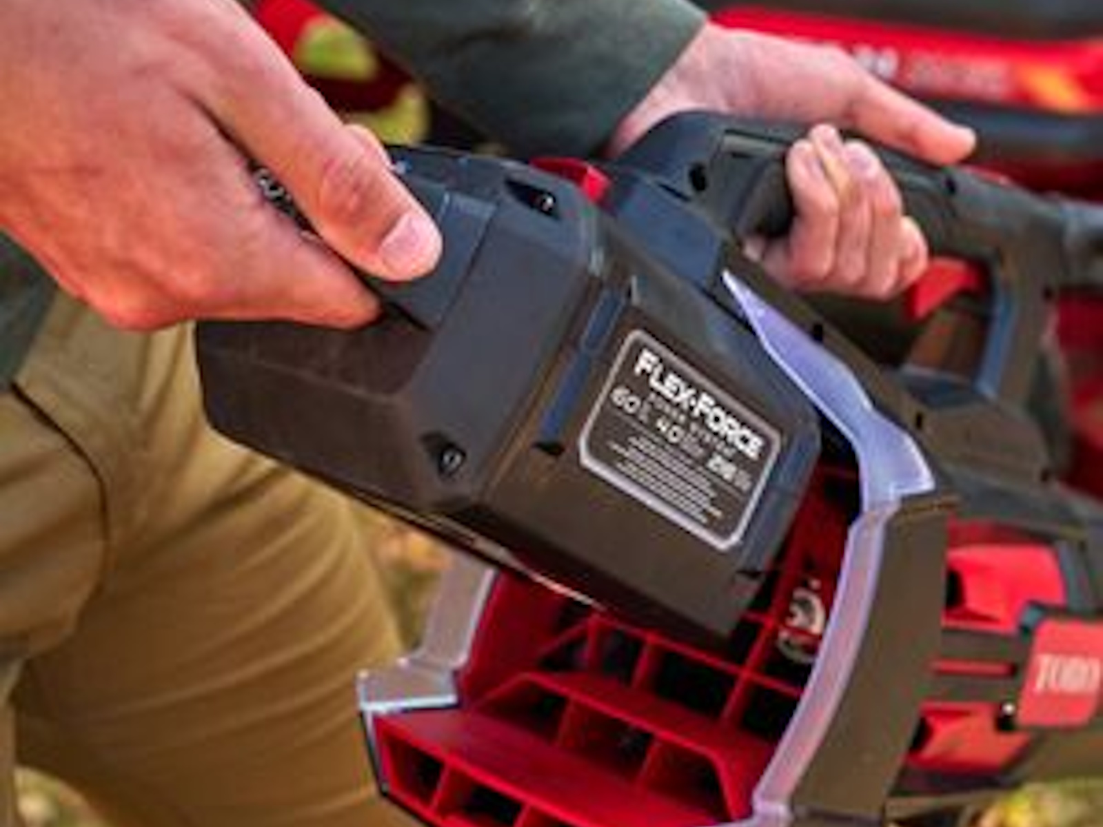 2026 Toro 60V MAX 900 CFM Brushless Leaf Blower - 4.0Ah Battery Included Blowers