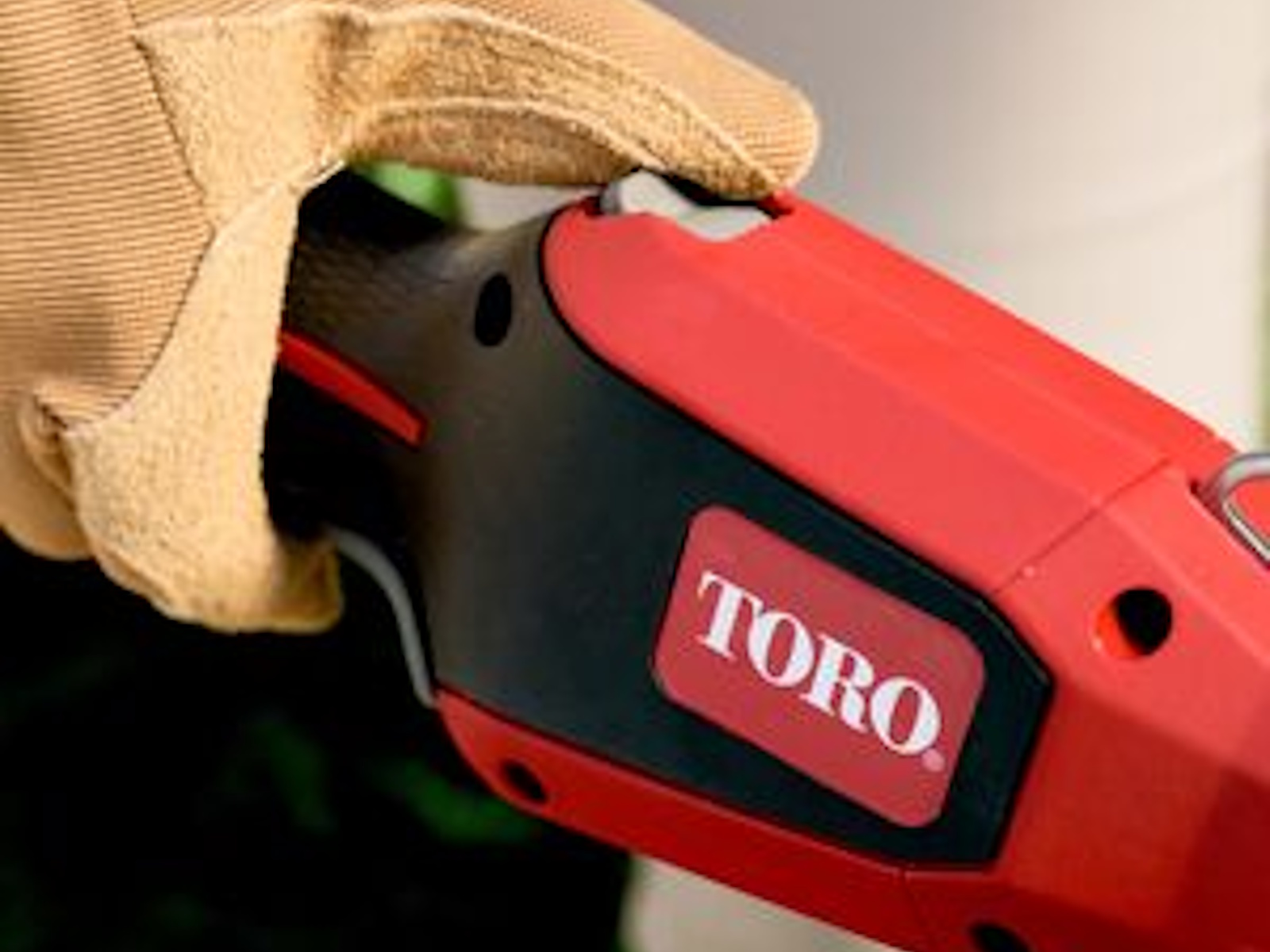 2026 Toro 60V MAX* 16 in. (40.6 cm) Telescoping Shaft String Trimmer - 2.0Ah Battery Included String Trimmers