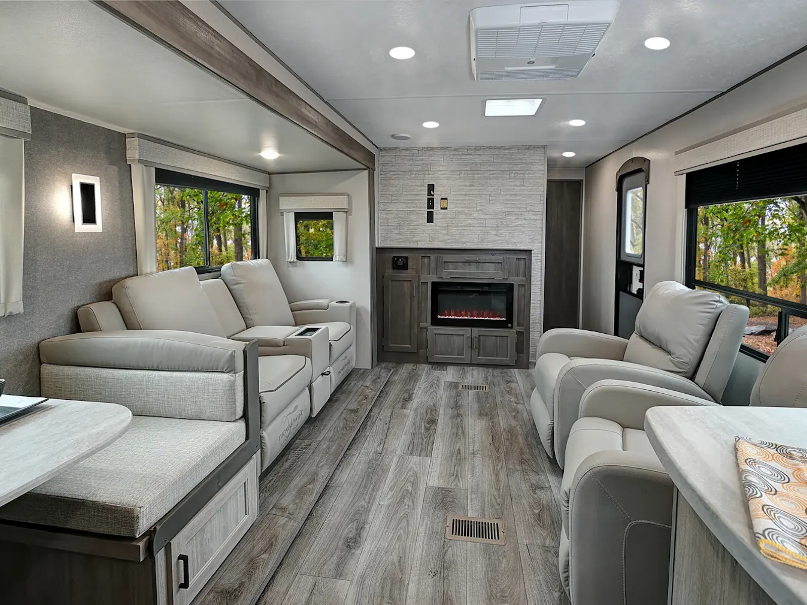 2025 Coachmen Catalina Legacy Edition 293TQBSCK TRAVEL TRAILER