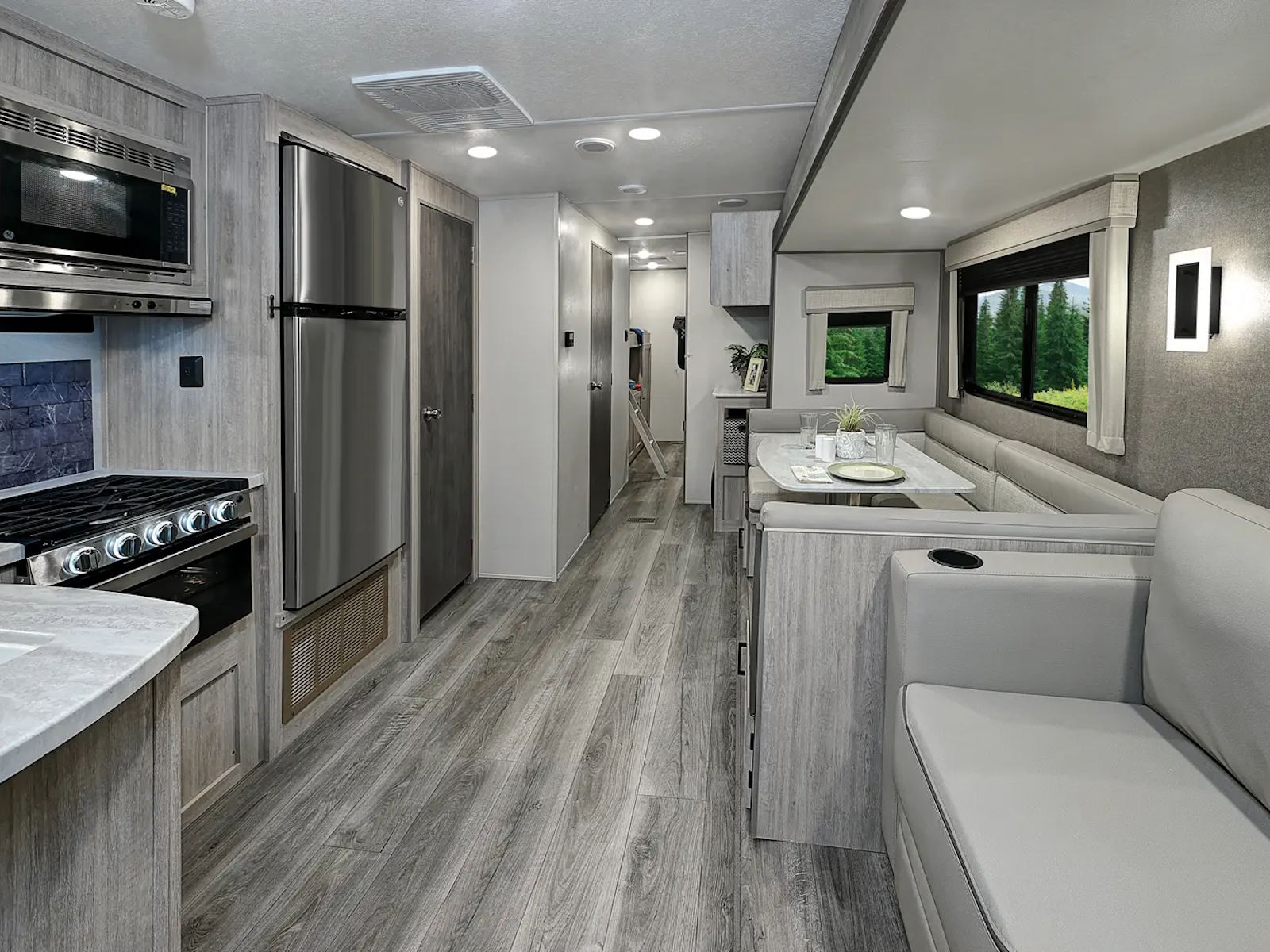2025 Coachmen Catalina Legacy Edition 293TQBSCK TRAVEL TRAILER