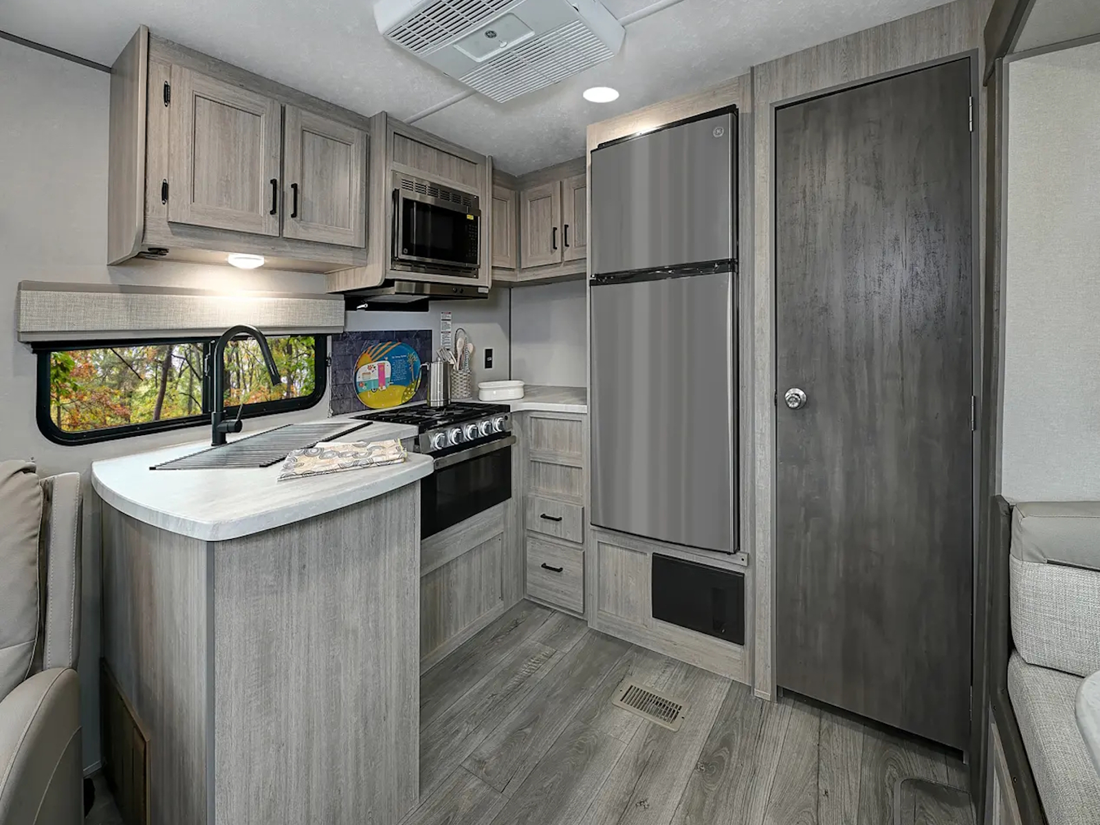 2025 Coachmen Catalina Legacy Edition 293TQBSCK TRAVEL TRAILER
