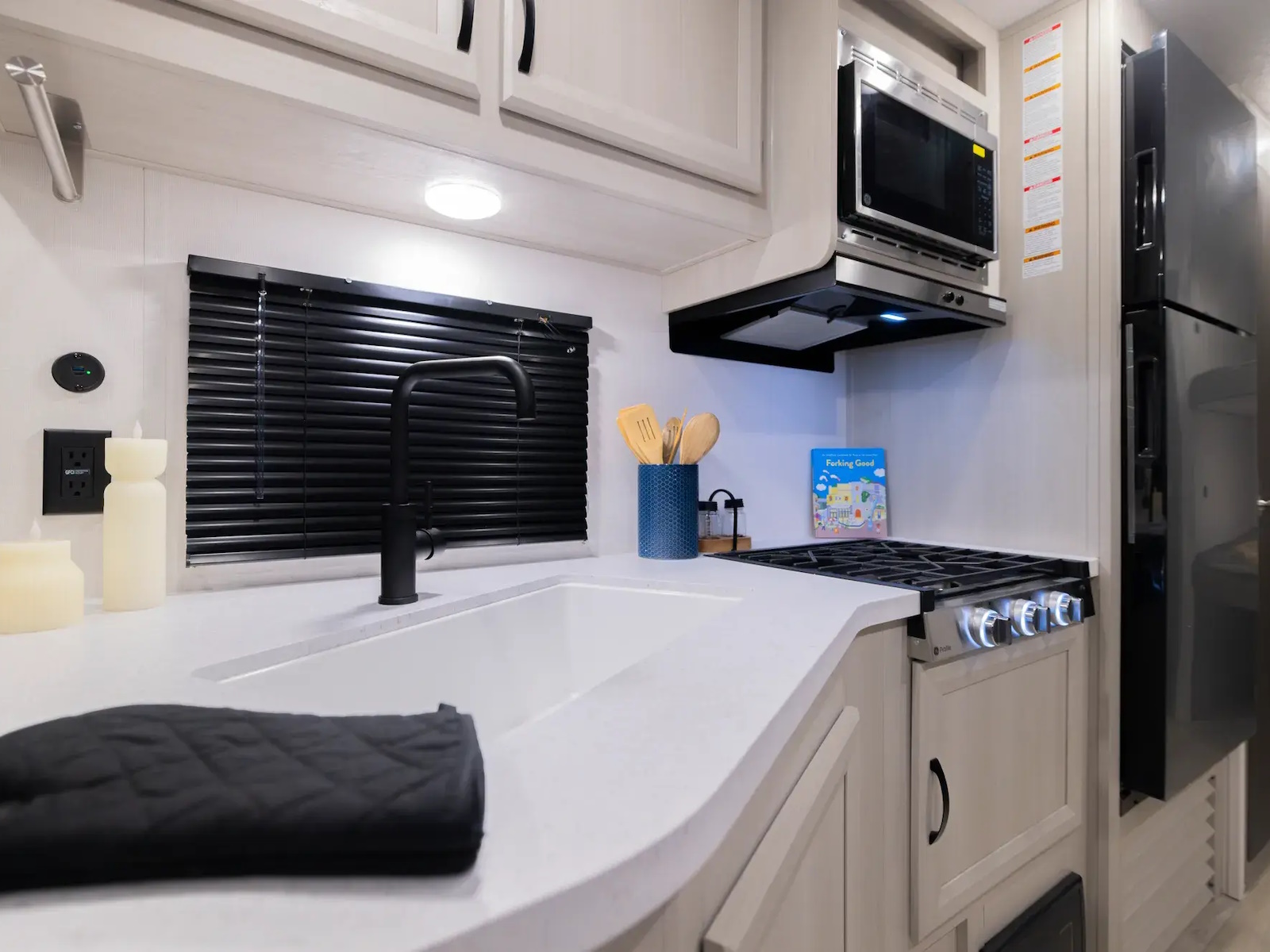 2027 Coachmen Catalina Summit Series 8 261BHS TRAVEL TRAILER