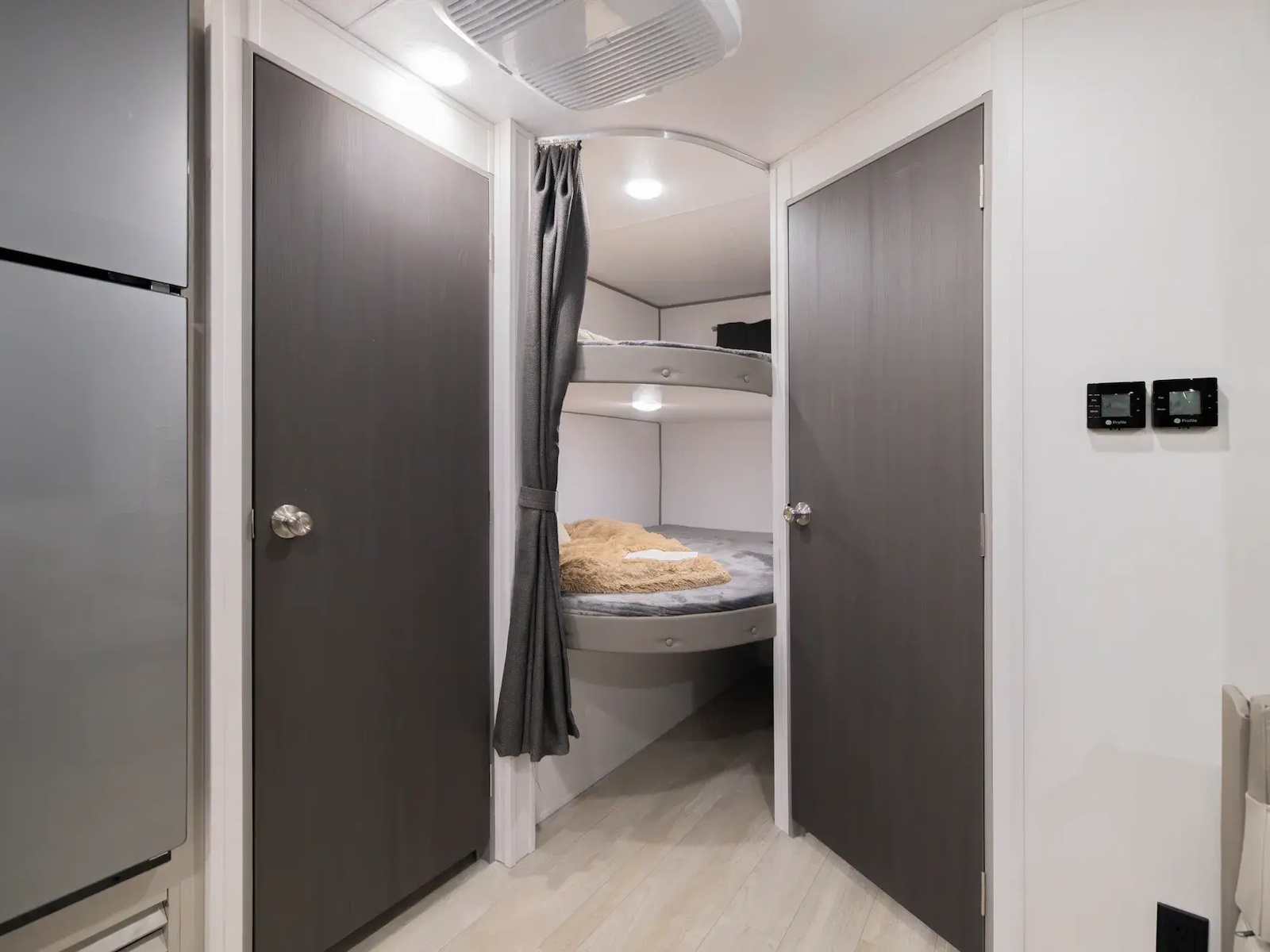 2027 Coachmen Catalina Summit Series 8 261BHS TRAVEL TRAILER