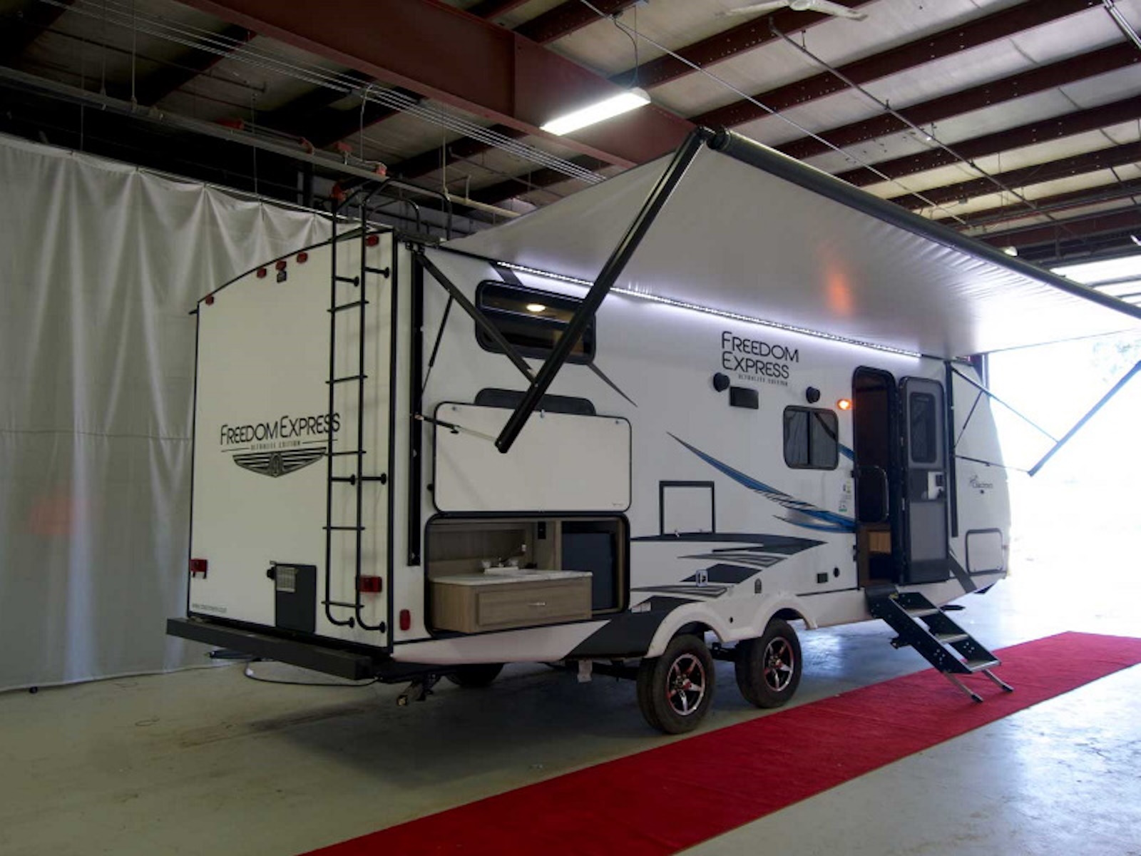 2021 Coachmen Freedom Express Ultra Lite 257BHS TRAVEL TRAILER