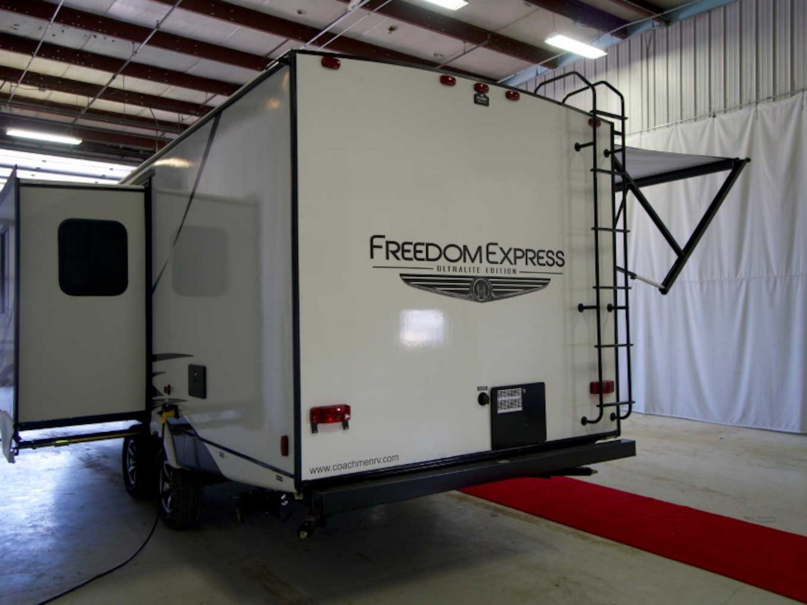 2021 Coachmen Freedom Express Ultra Lite 257BHS TRAVEL TRAILER