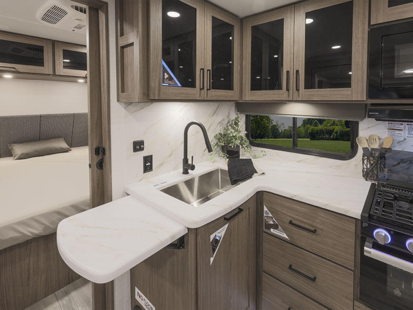 2024 Alliance Delta Travel Trailer