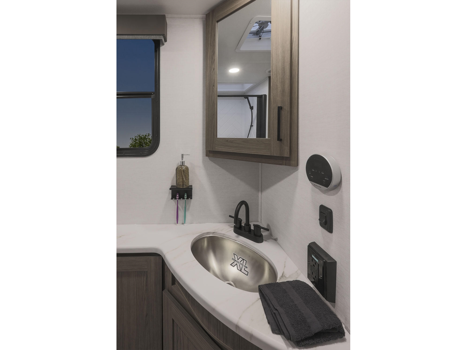 2024 Alliance Delta Travel Trailer