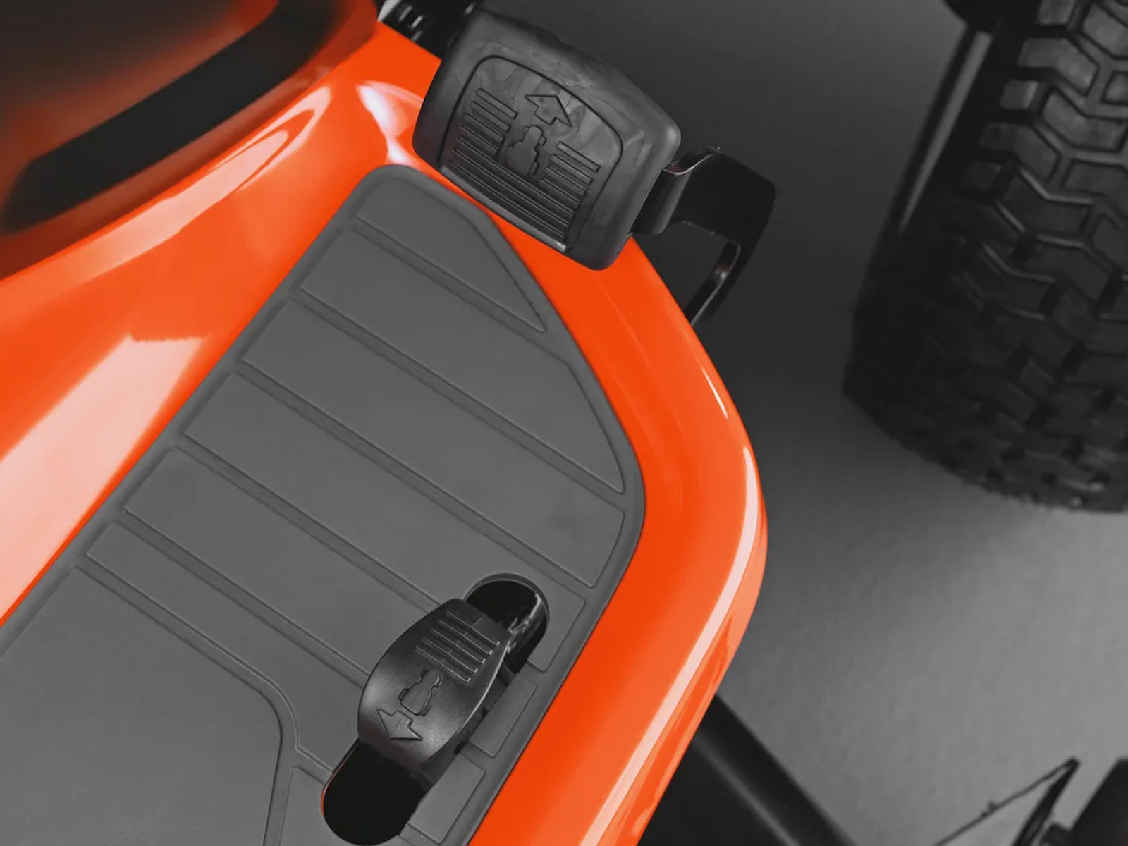 2026 Husqvarna Construction TS 120 42 in Riding Mower