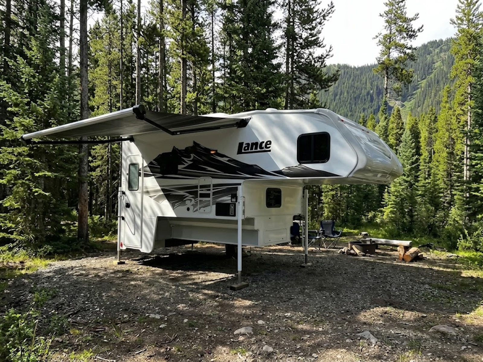 2027 Lance 1172 Truck Camper