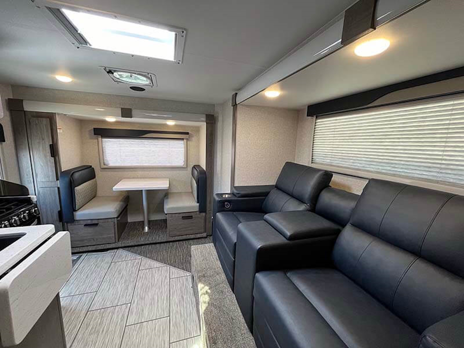 2027 Lance 1172 Truck Camper