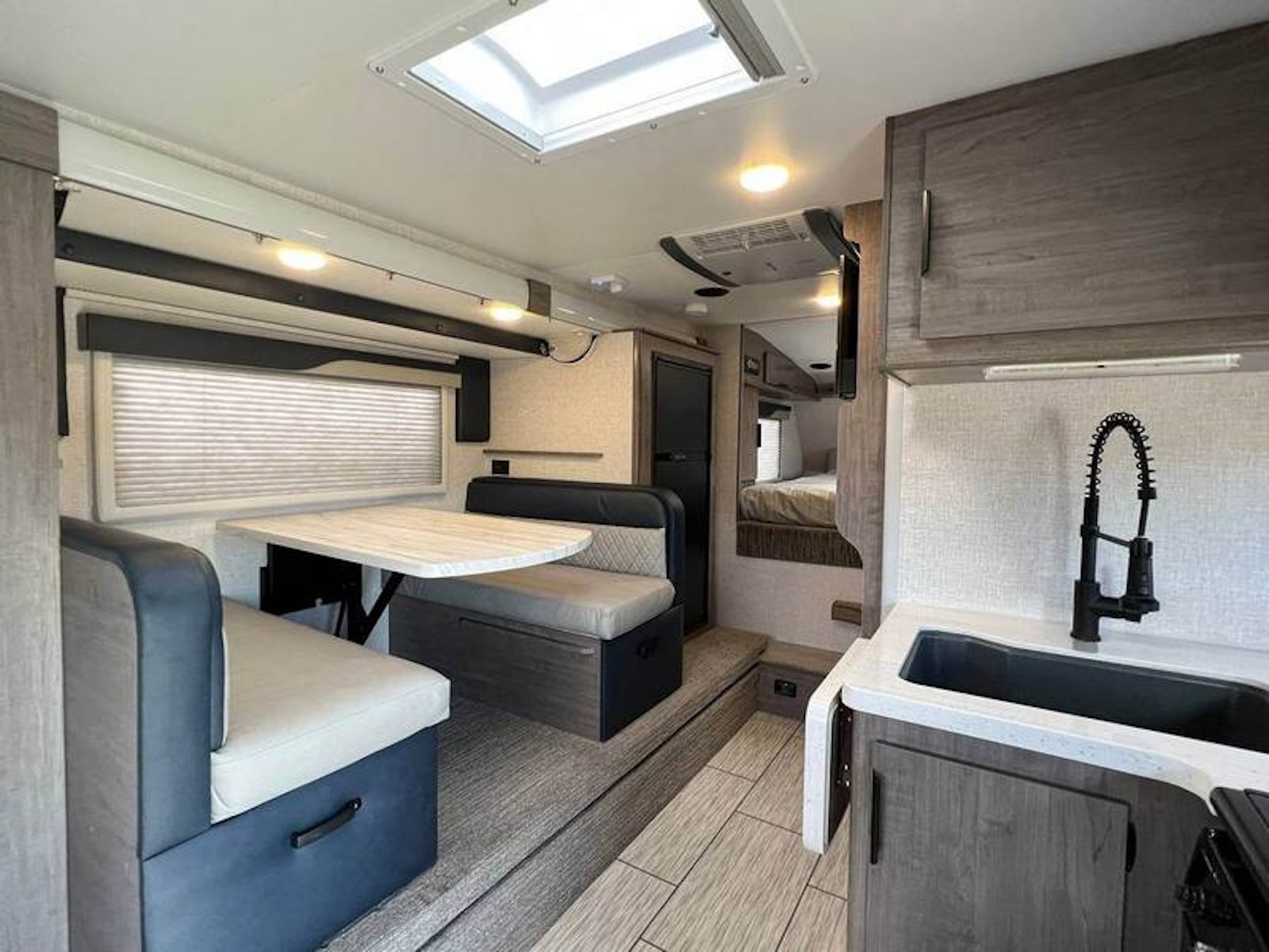 2027 Lance 1172 Truck Camper