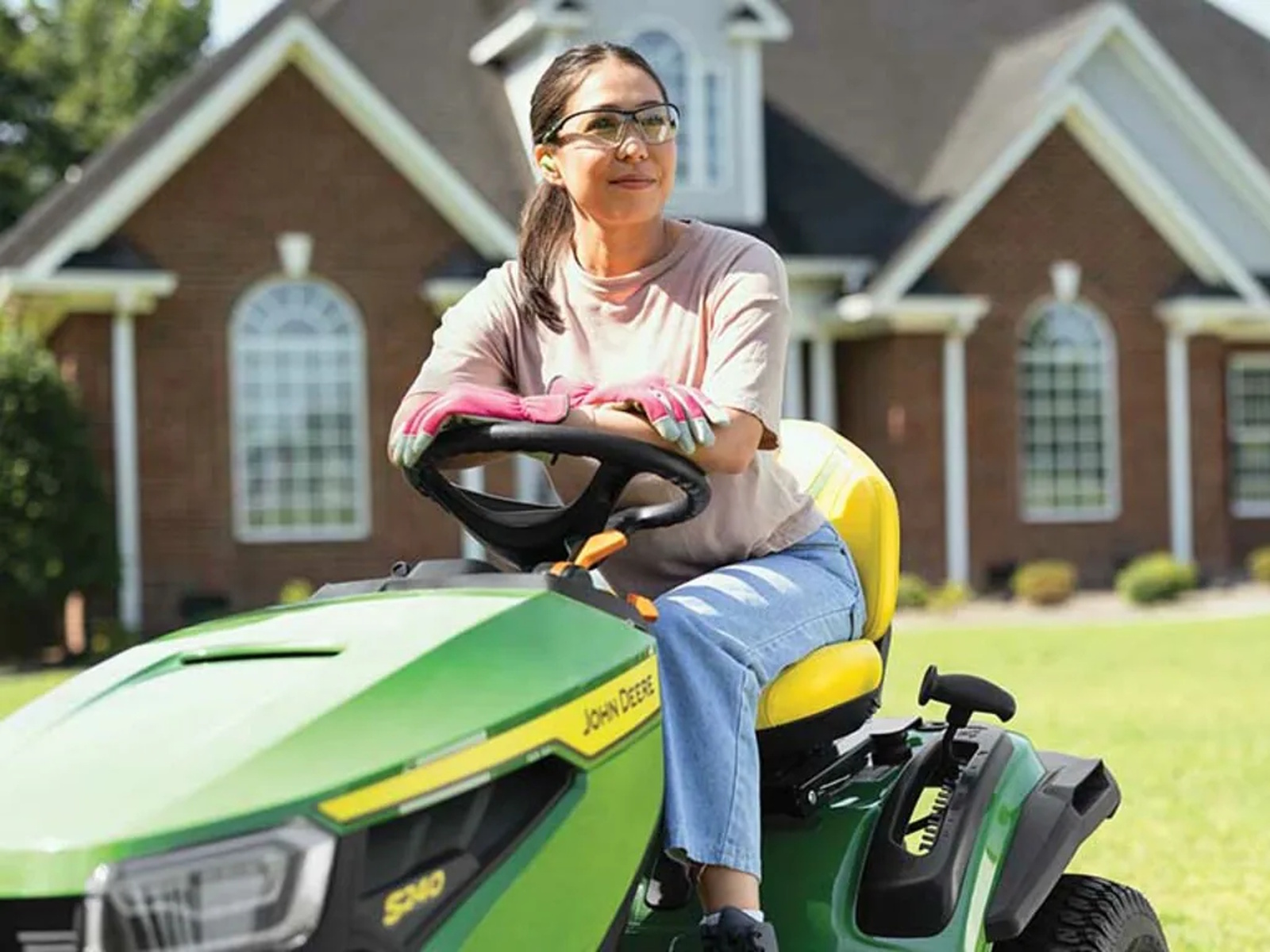 2025 John Deere Lawn & Garden S240 Riding Lawn Mowers