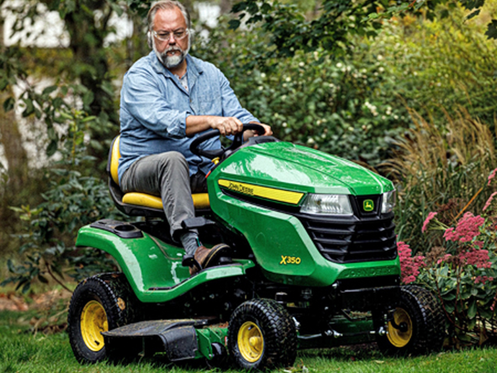 2026 John Deere Lawn & Garden S220 Riding Lawn Mowers