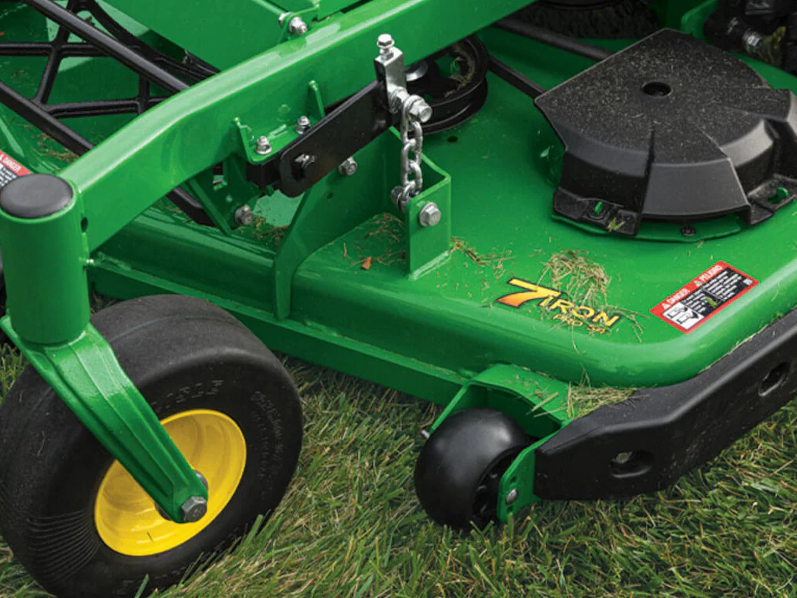 2025 John Deere Landscaping & Grounds Care Q820M Commercial Mowing