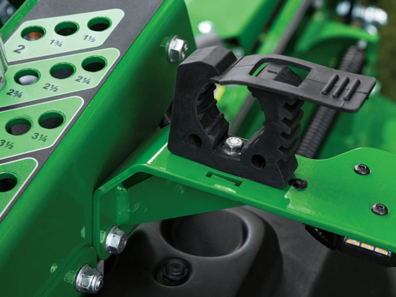 2025 John Deere Landscaping & Grounds Care Q850M Commercial Mowing