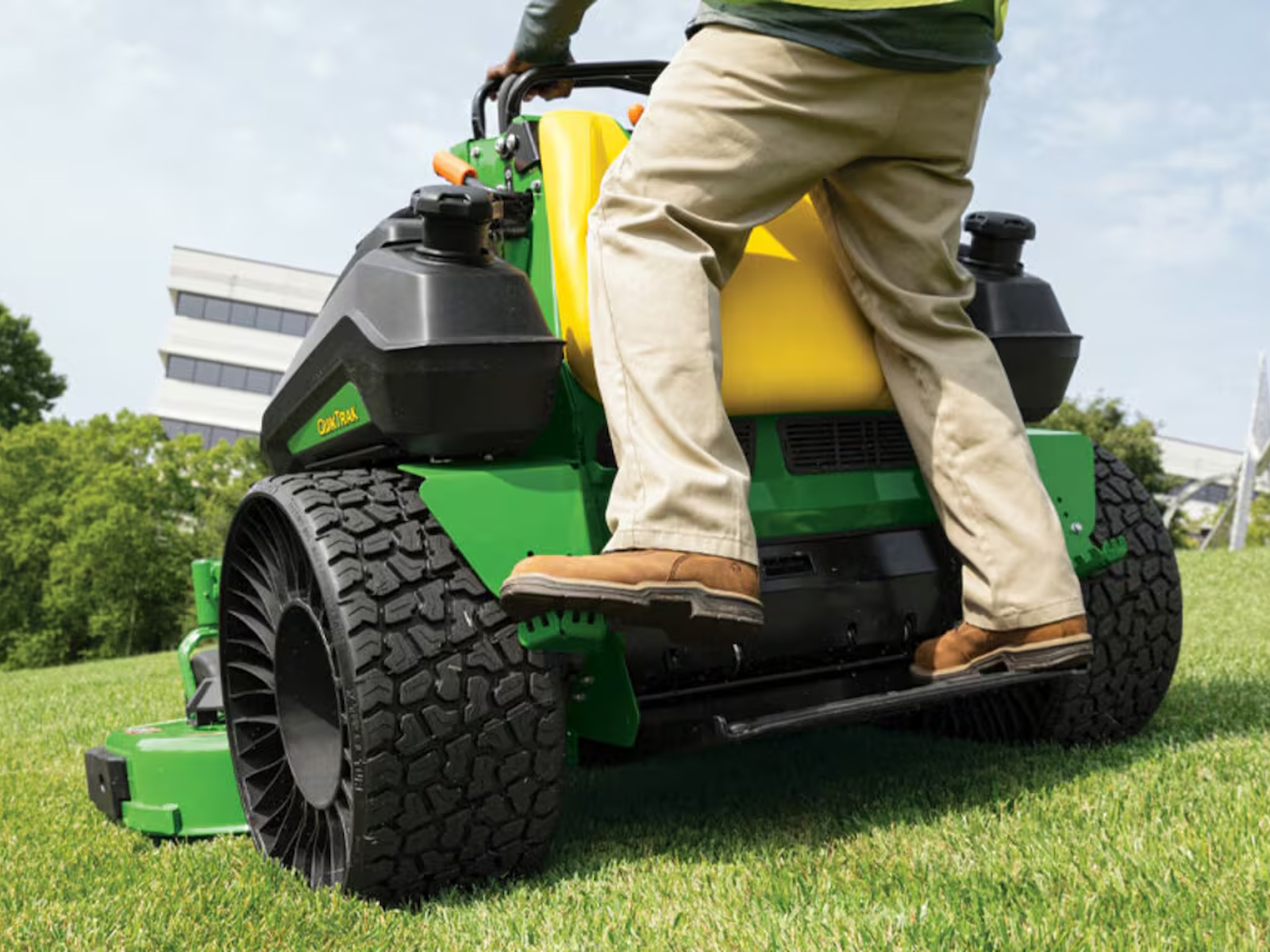 2025 John Deere Landscaping & Grounds Care Q850R Commercial Mowing