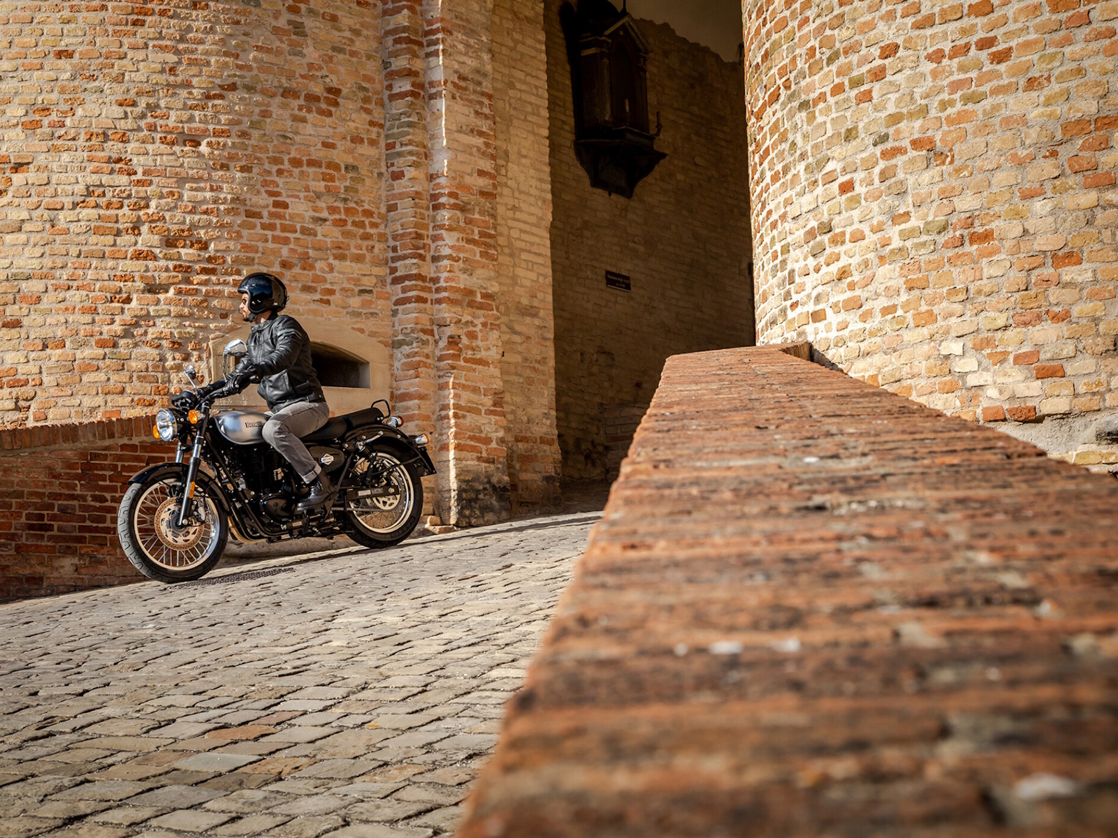 2025 Benelli Imperiale 400 Motorcycle