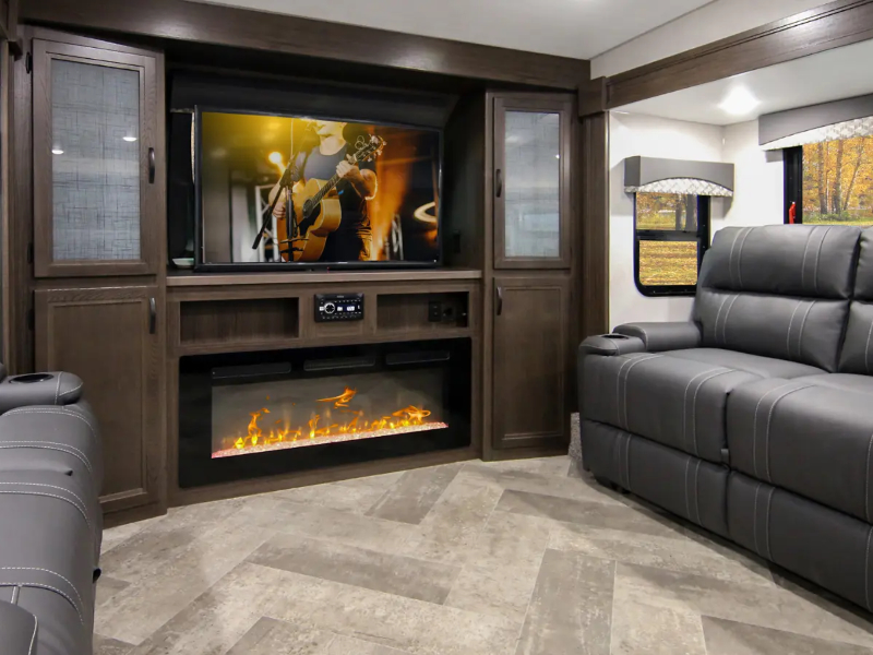 2021 Winnebago Voyage Fifth Wheel