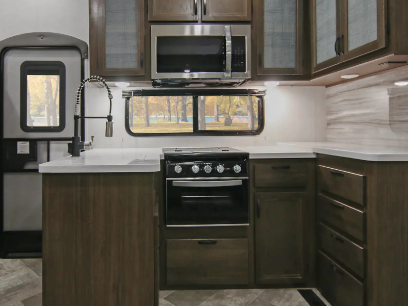 2021 Winnebago Voyage Fifth Wheel