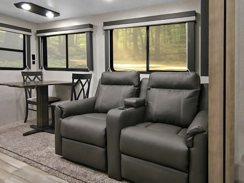 2021 Winnebago Voyage Fifth Wheel