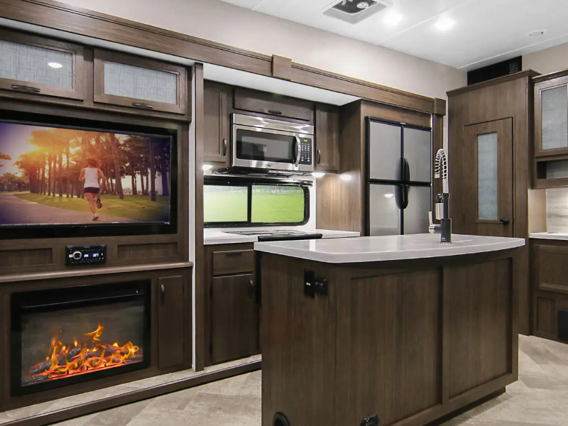 2021 Winnebago Voyage Fifth Wheel