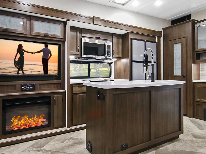 2021 Winnebago Voyage Fifth Wheel