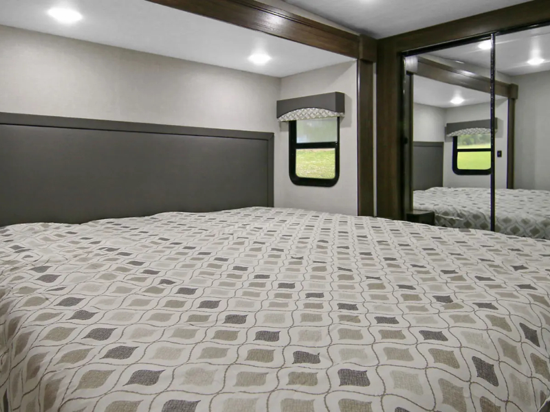 2021 Winnebago Voyage Fifth Wheel