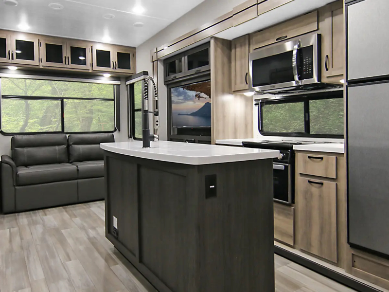 2021 Winnebago Voyage Fifth Wheel