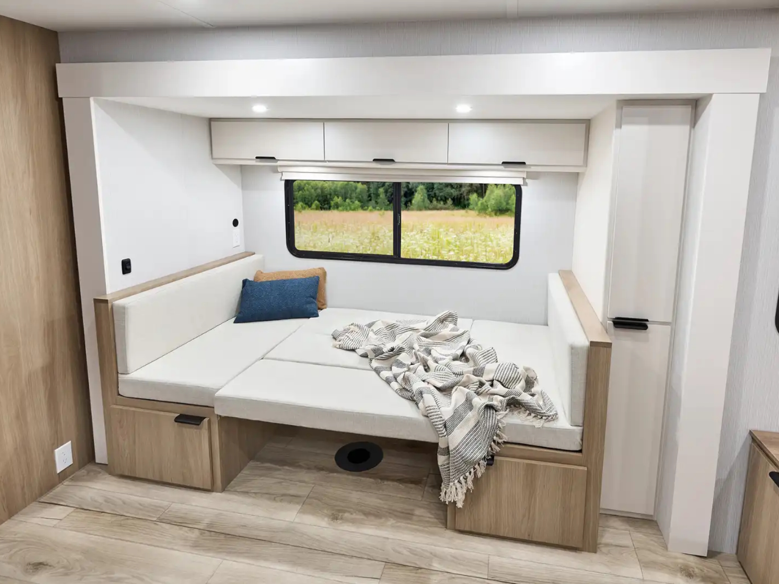 2026 Winnebago Thrive 22MBH BUNK HOUSE TRAVEL TRAILER
