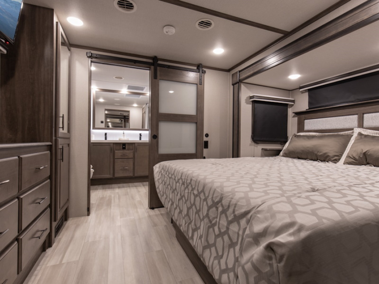 2022 Grand Design Solitude 382WB Fifth Wheel