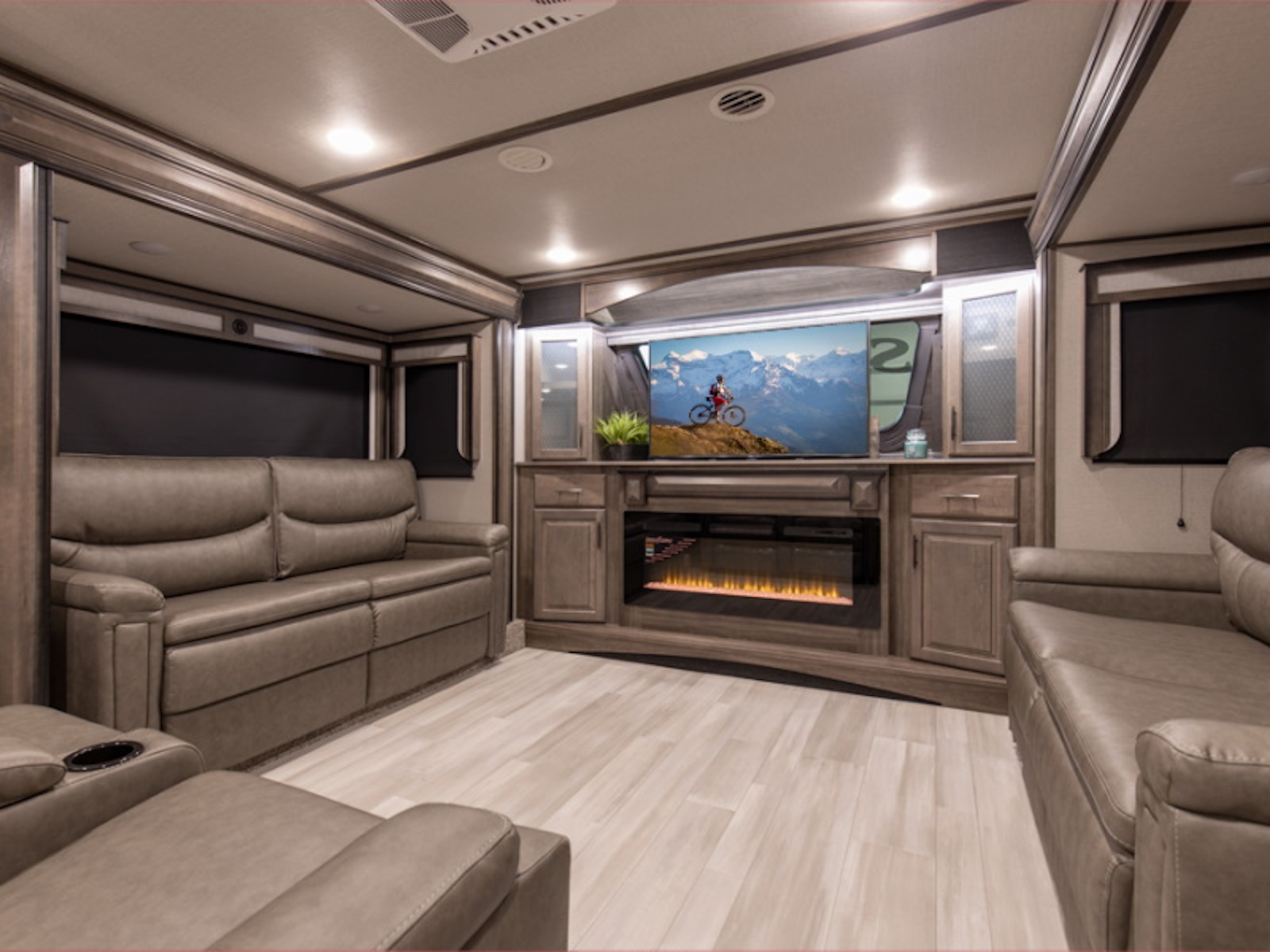 2022 Grand Design Solitude 382WB Fifth Wheel