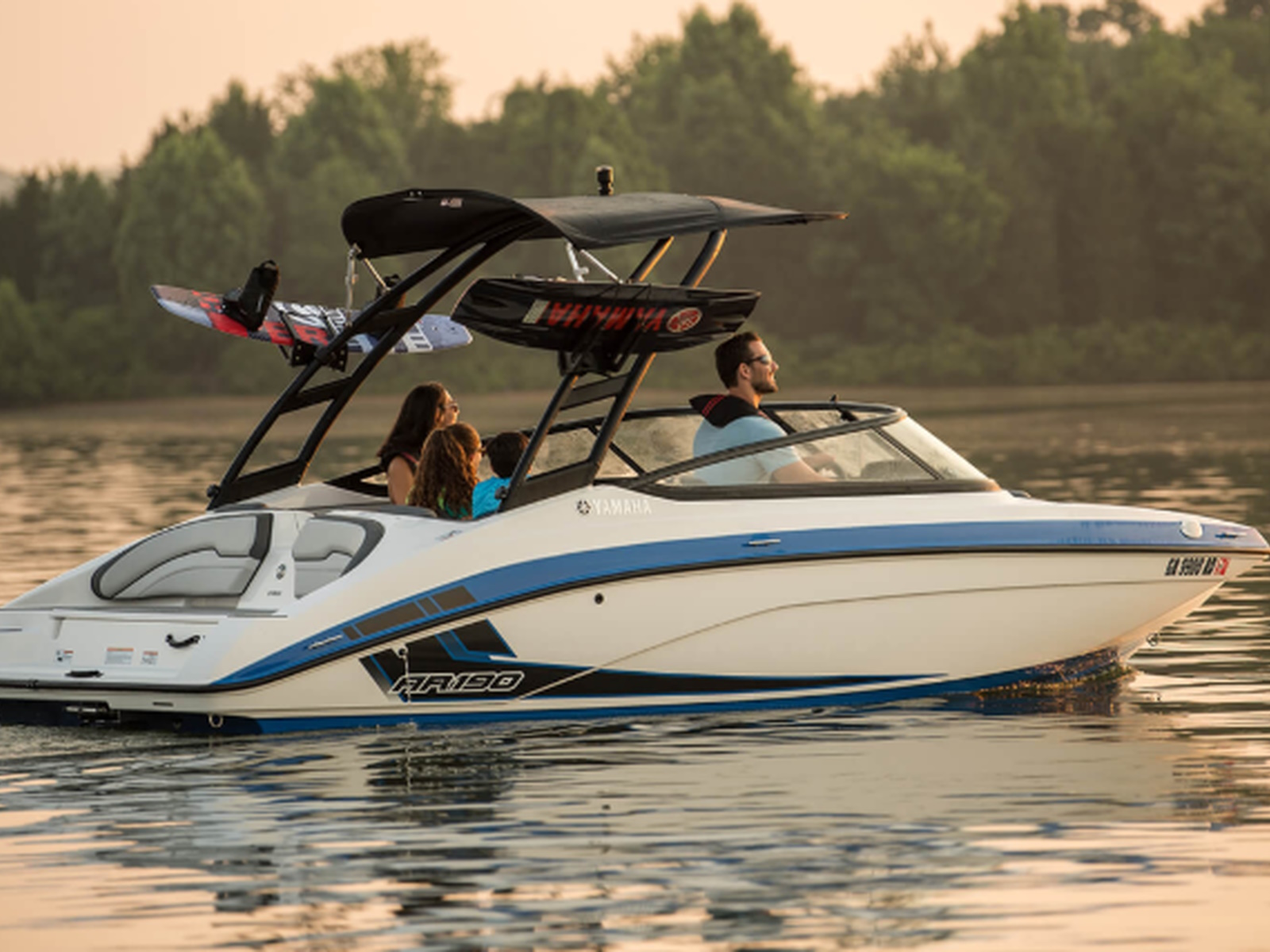 2019 Yamaha Boats AR190 Boat