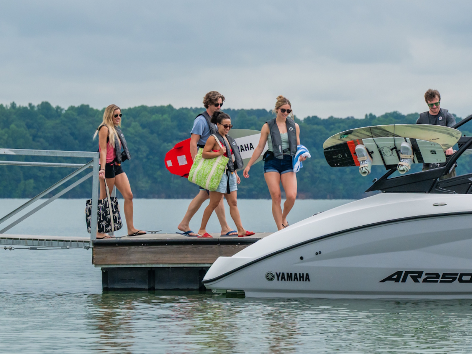 2027 Yamaha Boats AR250 Boat