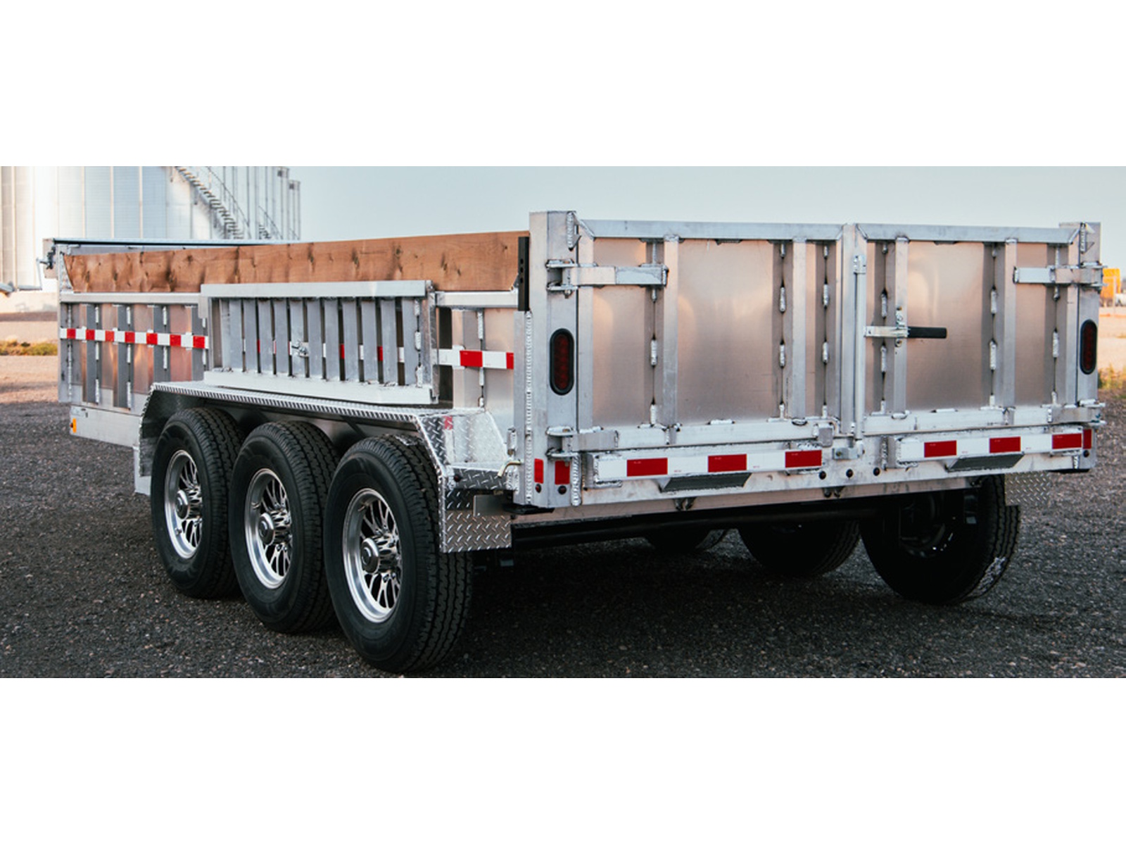 2026 Nordtek Trailers DMP-UD-3SA21K-GN-82X16 Dump Trailers
