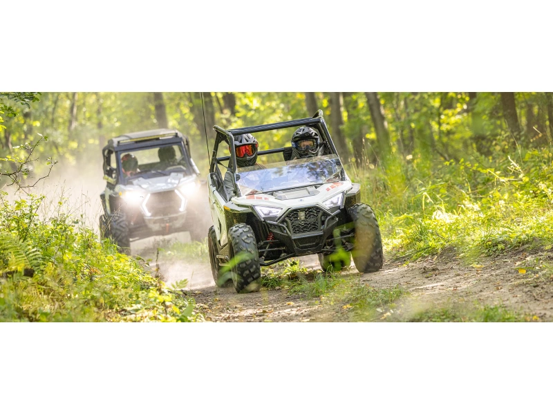 2023 POLARIS RZR 200 EFI - WHITE LIGHTNING / INDY RED ATV