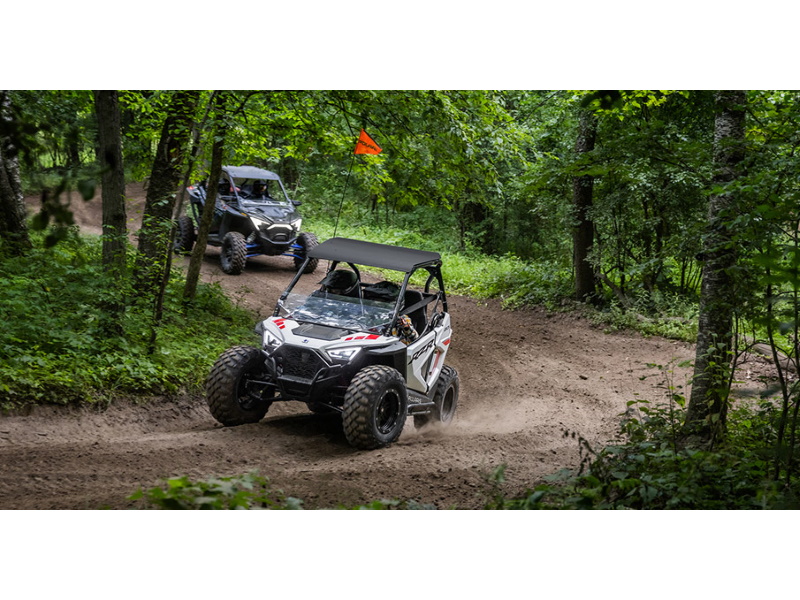 2023 POLARIS RZR 200 EFI - WHITE LIGHTNING / INDY RED ATV