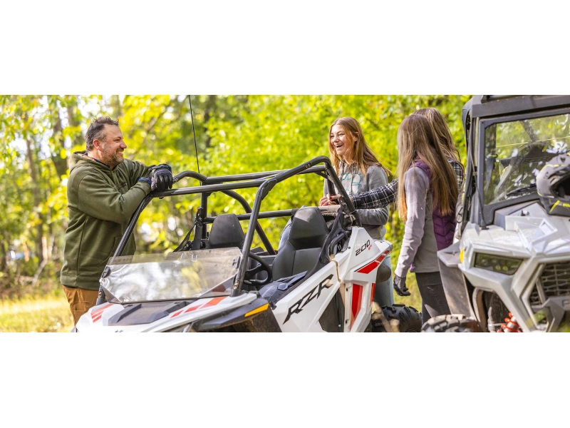 2023 POLARIS RZR 200 EFI - WHITE LIGHTNING / INDY RED ATV
