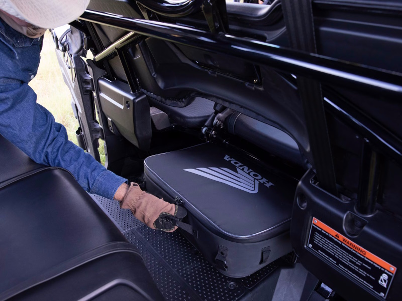 2023 Honda Pioneer 1000-6 Deluxe Crew Side x Side