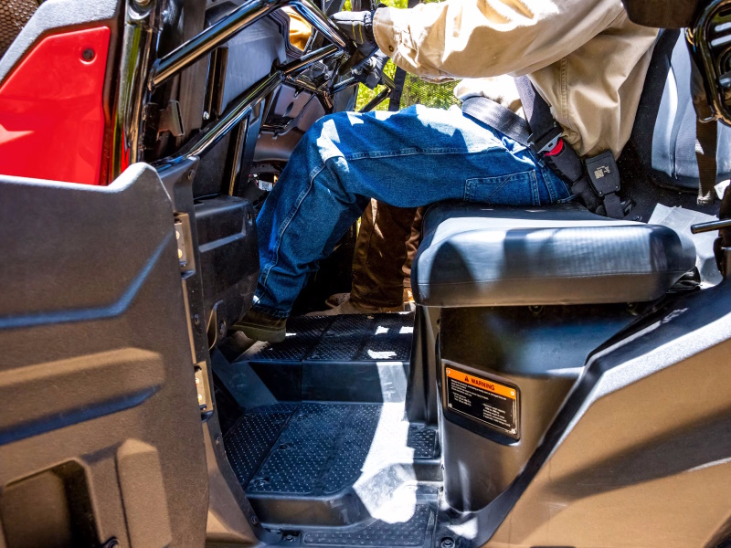 2023 Honda Pioneer 1000-6 Deluxe Crew Side x Side