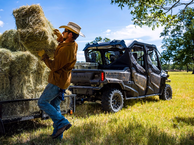 2023 Honda Pioneer 1000-6 Deluxe Crew Side x Side