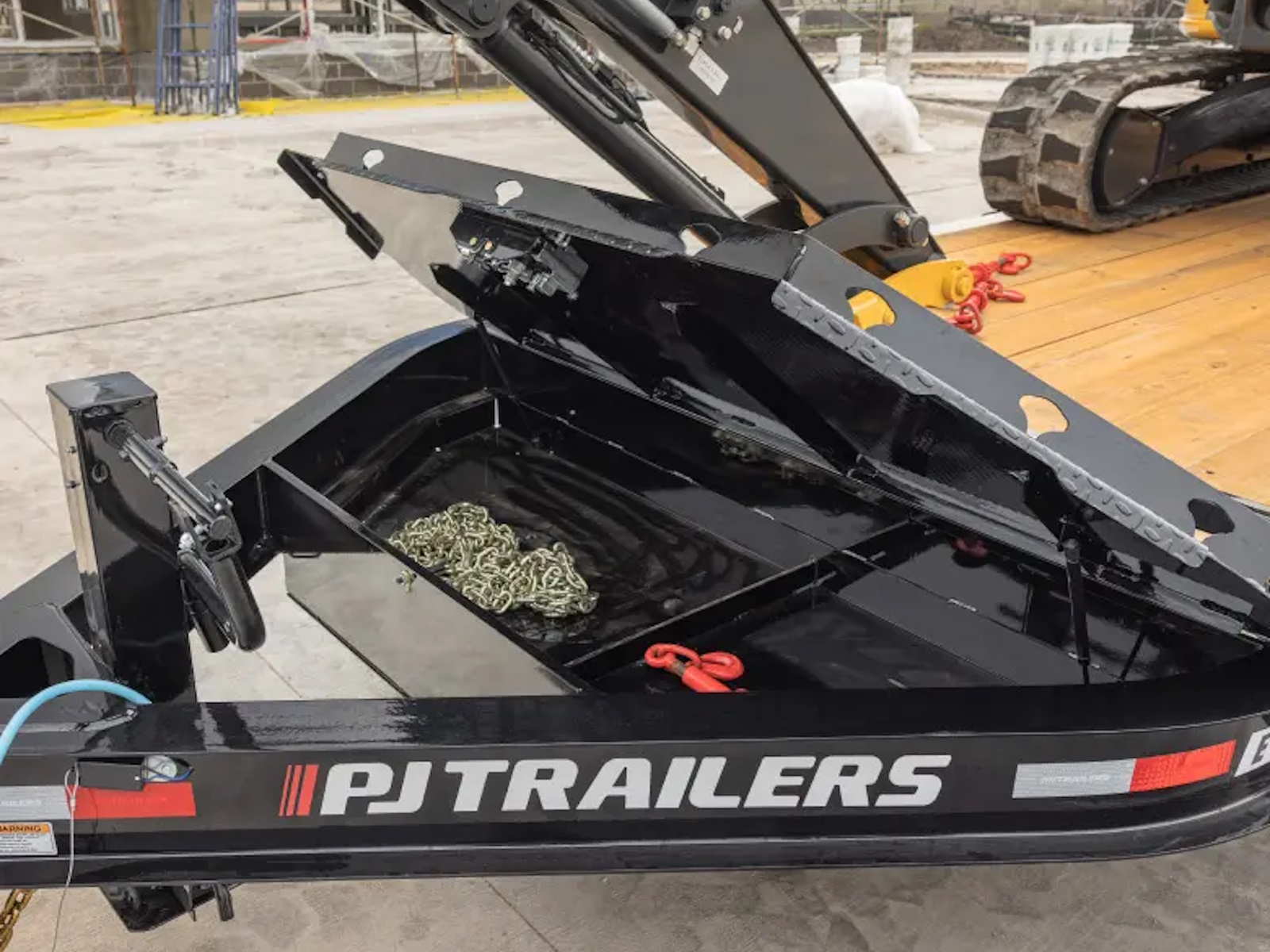 2027 PJ Trailers Seamless I-Beam Equipment Trailer (EV) Equipment Trailer