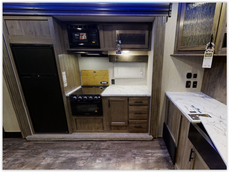 2021 Forest River CHEROKEE WOLF PACK 23 FT Trailer