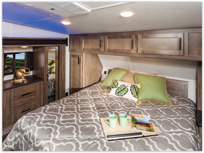 2021 Forest River CHEROKEE WOLF PACK 23 FT Trailer