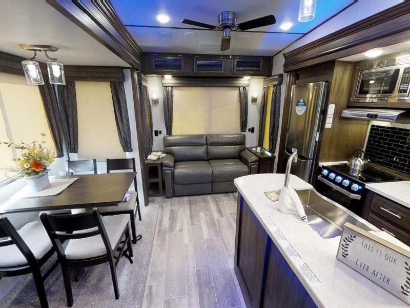 2020 Forest River Arctic Wolf 295QSL8 FIFTH WHEEL