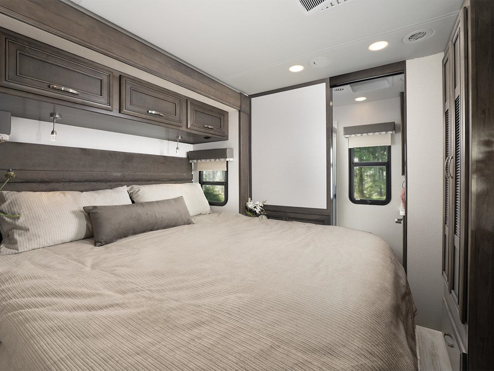2024 Jayco Seneca Prestige 37K Motorhome