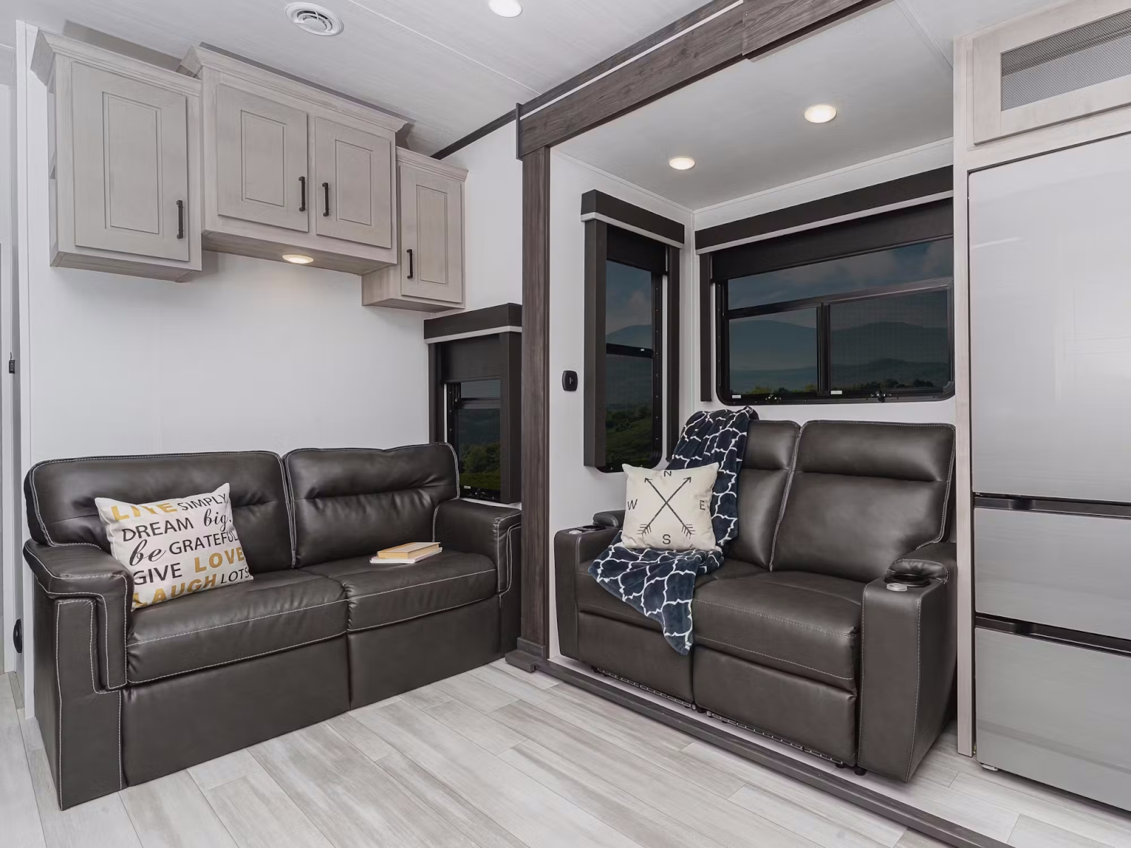 2024 Keystone RV Fuzion 427 Toy Hauler Fifth Wheel