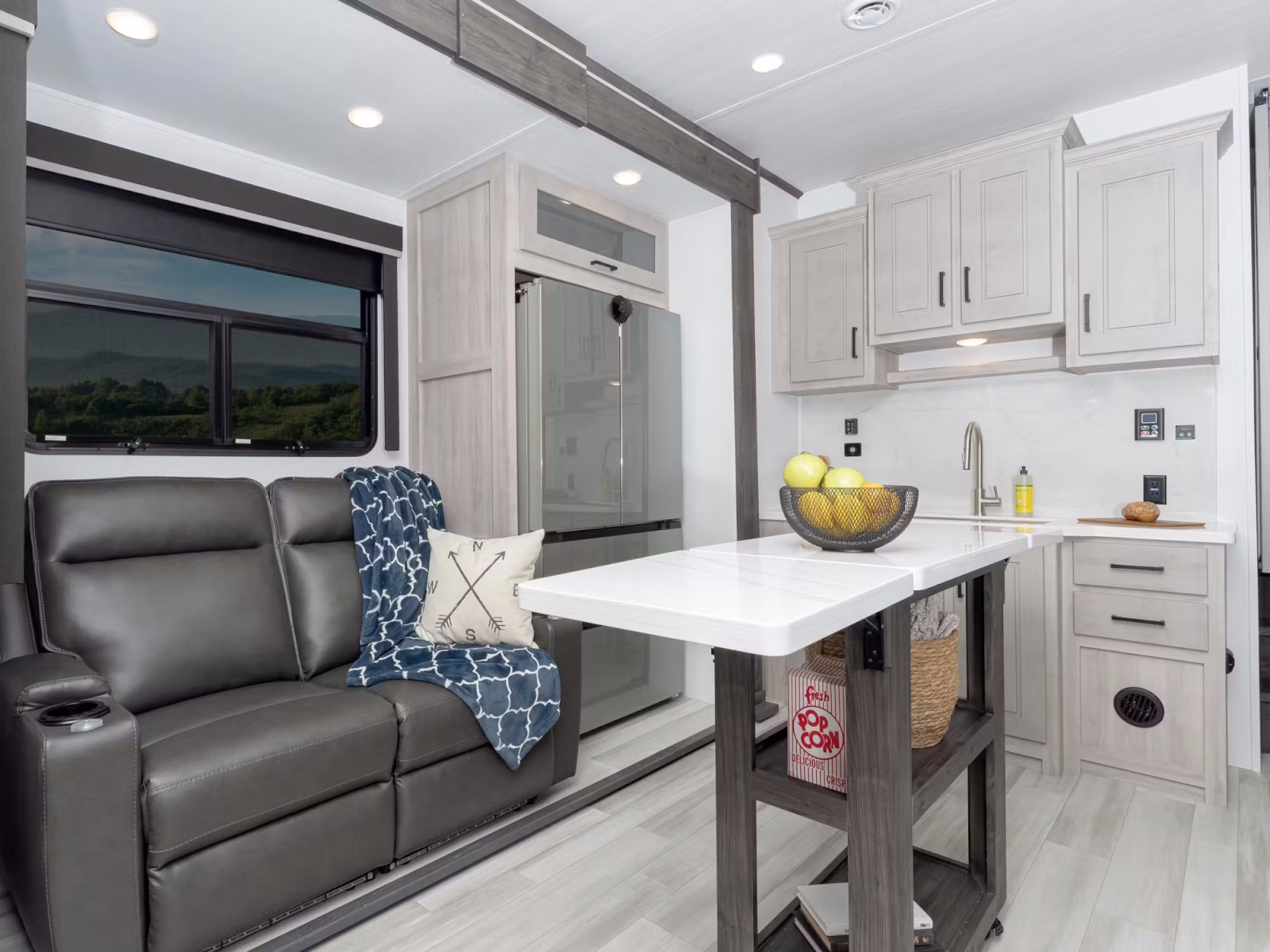 2024 Keystone RV Fuzion 427 Toy Hauler Fifth Wheel