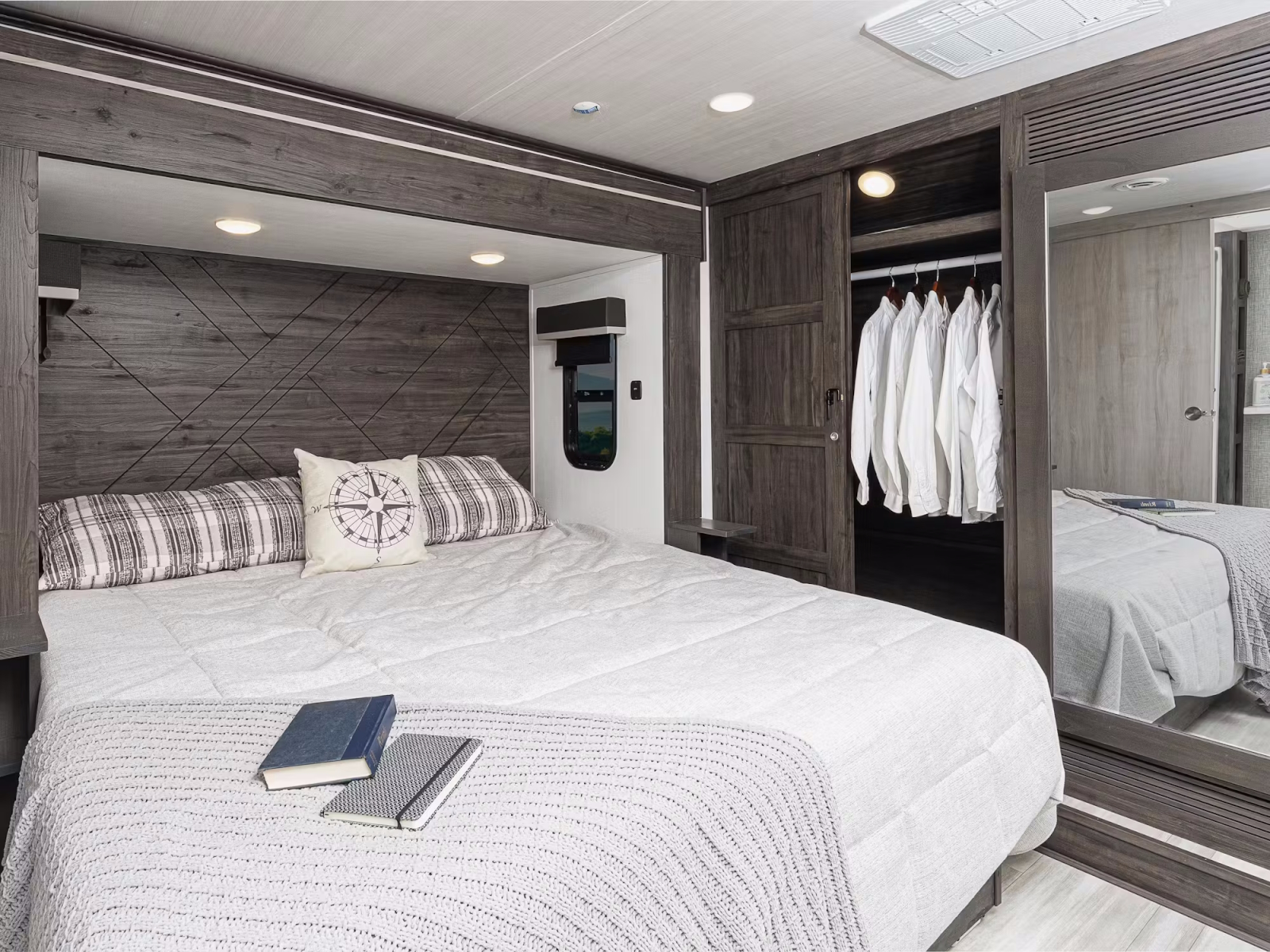 2024 Keystone RV Fuzion 427 Toy Hauler Fifth Wheel