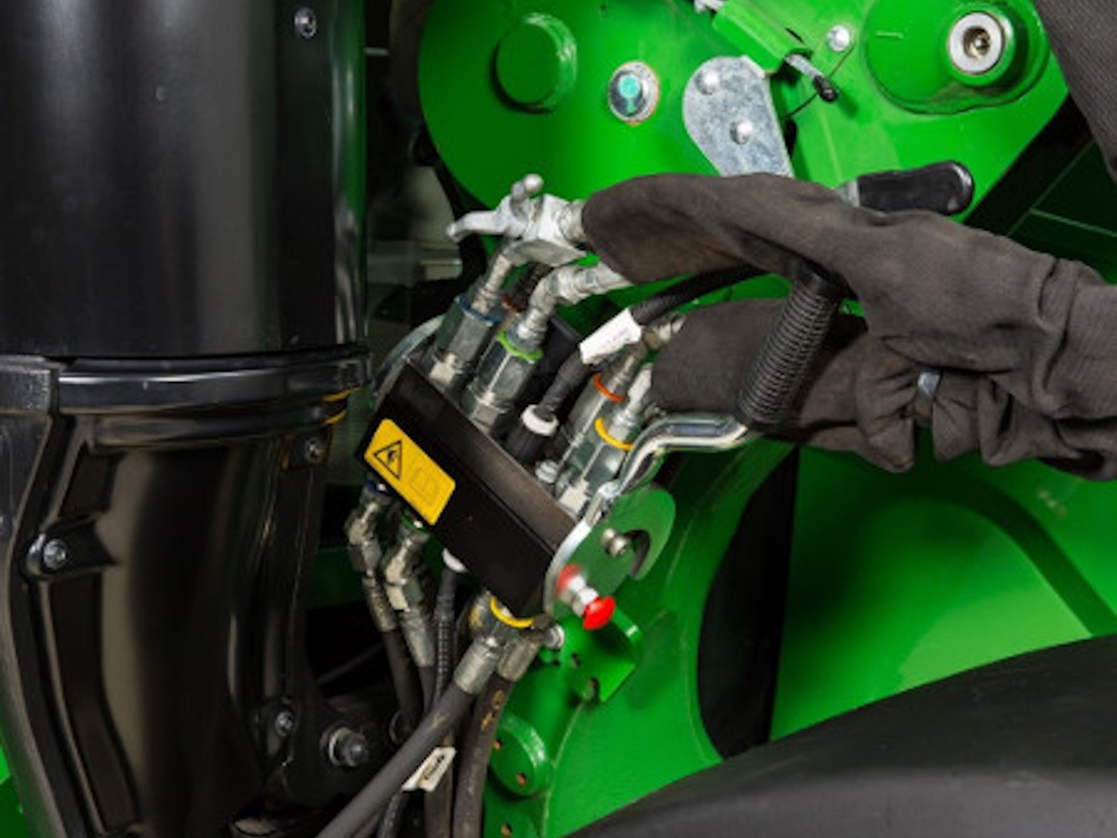 2026 John Deere 680R Compact Utility Tractors