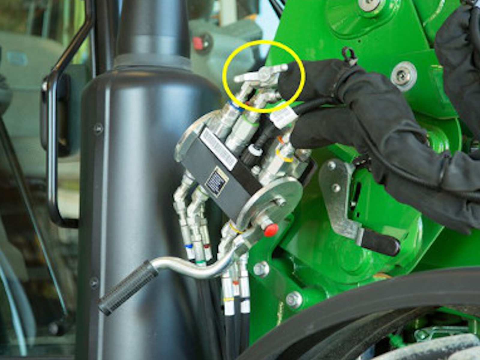 2026 John Deere 680R Compact Utility Tractors